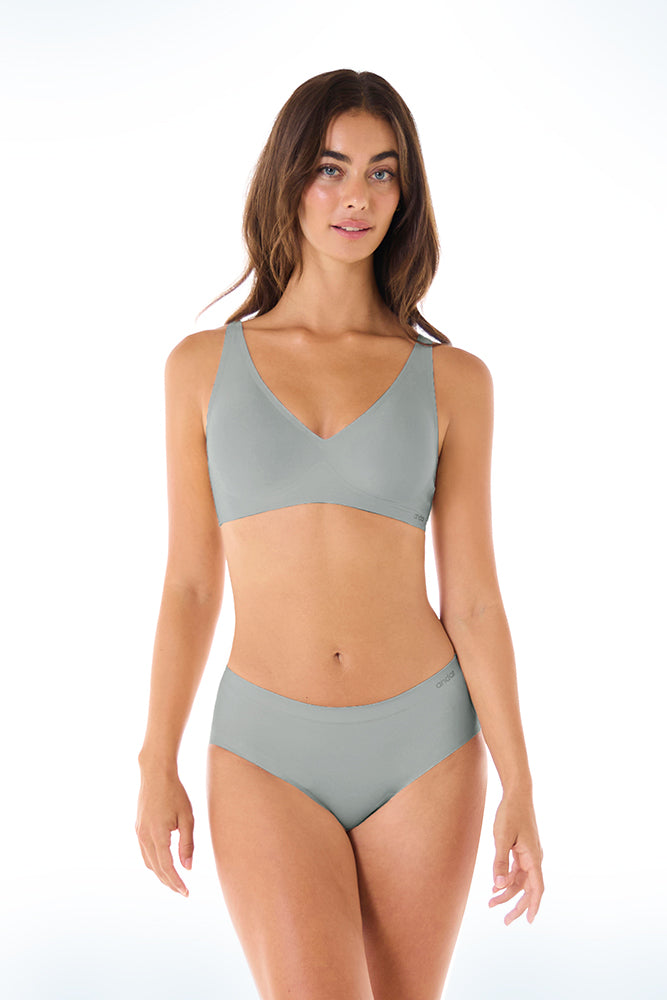 All-Day Fit Hook & Eye Bra (Built-In Pads)